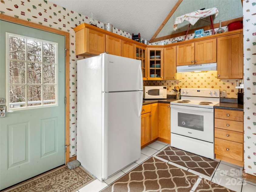 376 Ox Creek Road, Weaverville, NC 28787.  MLS# CAR4241579, YatesRealty ID 7011. Main level kitchen