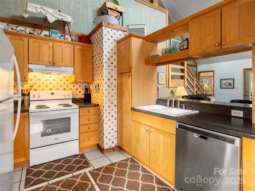 376 Ox Creek Road, Weaverville, NC 28787.  MLS# CAR4241579, YatesRealty ID 7011. Main level kitchen