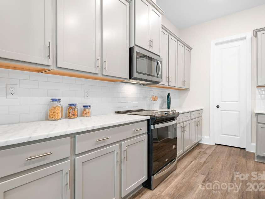 332 Shinnville Road, Mooresville, NC 28115.  MLS# CAR4183634, YatesRealty ID 7012. 