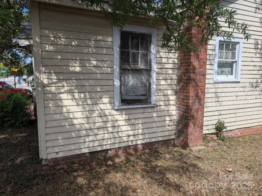 207 Charlotte Avenue, Rock Hill, SC 29730.  MLS# CAR4308188, YatesRealty ID 7013. 