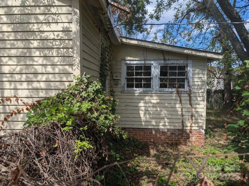 207 Charlotte Avenue, Rock Hill, SC 29730.  MLS# CAR4308188, YatesRealty ID 7013. 