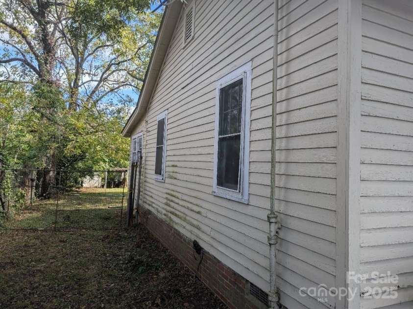 207 Charlotte Avenue, Rock Hill, SC 29730.  MLS# CAR4308188, YatesRealty ID 7013. 