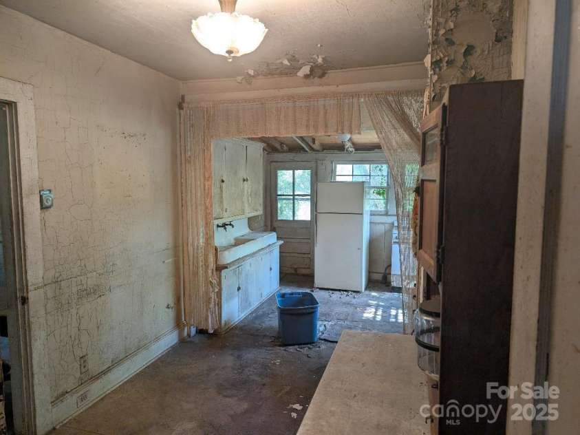 207 Charlotte Avenue, Rock Hill, SC 29730.  MLS# CAR4308188, YatesRealty ID 7013. 
