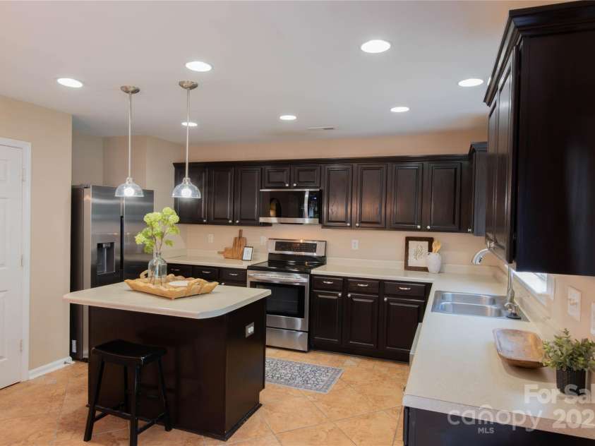513 Buttercup Way, Fort Mill, SC 29715.  MLS# CAR4237308, YatesRealty ID 7013. 