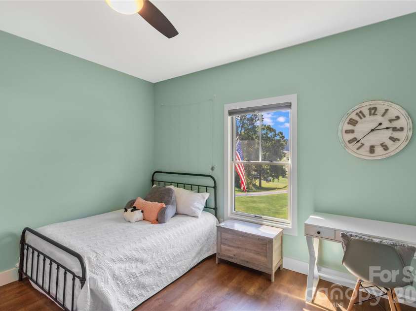 100 Kinloch Lane, Clyde, NC 28721.  MLS# CAR4305971, YatesRealty ID 7015. 