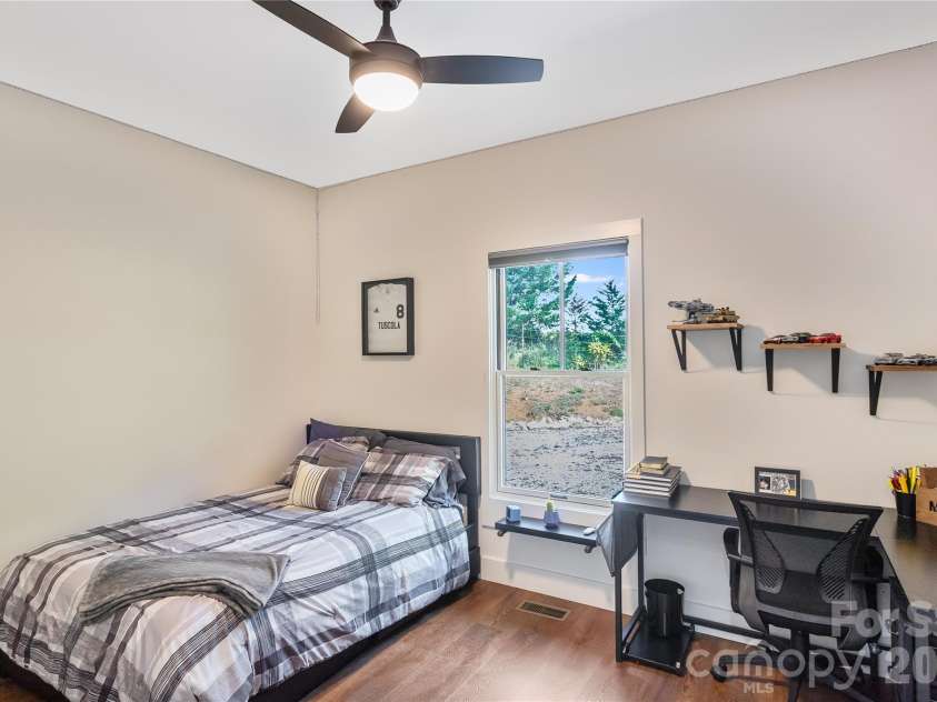 100 Kinloch Lane, Clyde, NC 28721.  MLS# CAR4305971, YatesRealty ID 7015. 