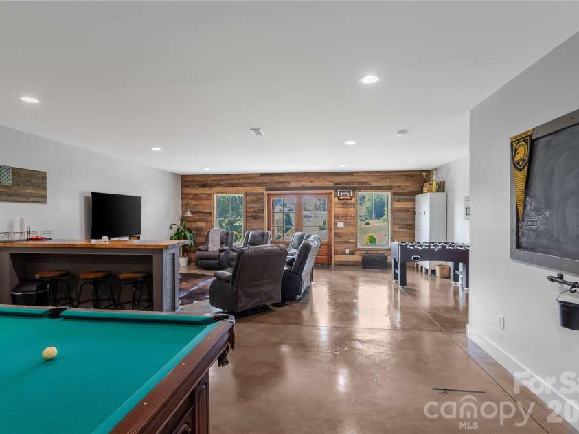 100 Kinloch Lane, Clyde, NC 28721.  MLS# CAR4305971, YatesRealty ID 7015. 