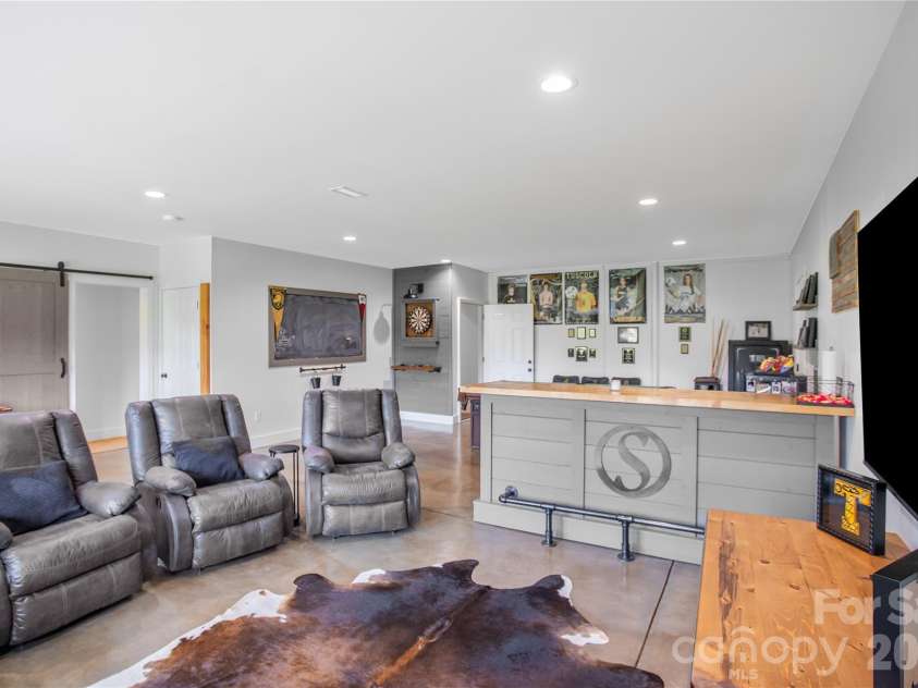 100 Kinloch Lane, Clyde, NC 28721.  MLS# CAR4305971, YatesRealty ID 7015. 