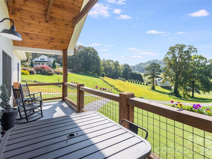 100 Kinloch Lane, Clyde, NC 28721.  MLS# CAR4305971, YatesRealty ID 7015. 