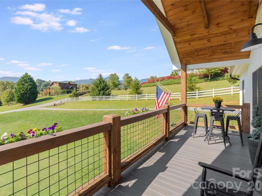 100 Kinloch Lane, Clyde, NC 28721.  MLS# CAR4305971, YatesRealty ID 7015. 