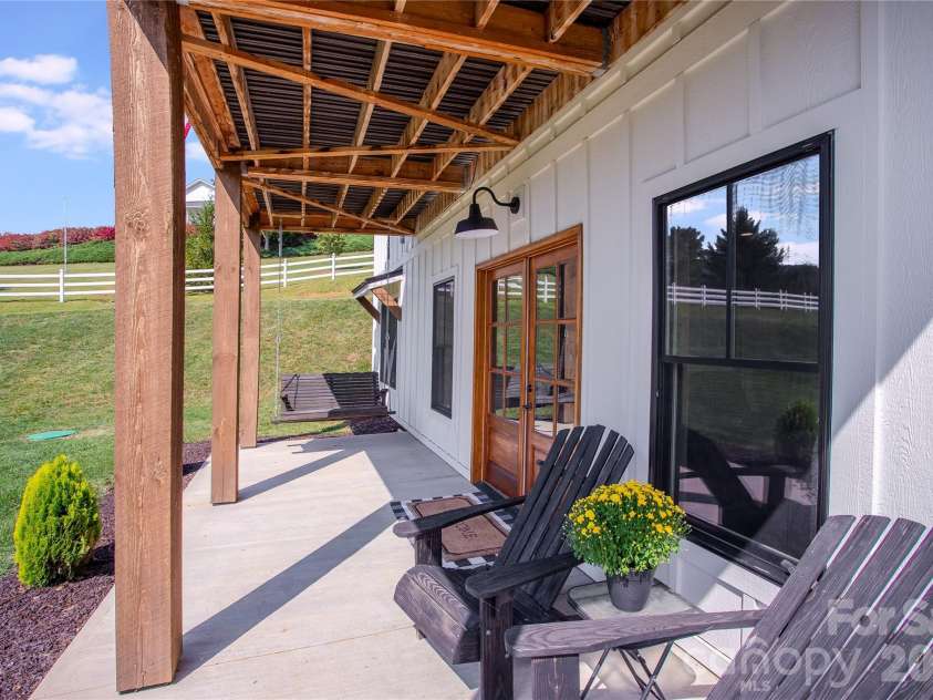 100 Kinloch Lane, Clyde, NC 28721.  MLS# CAR4305971, YatesRealty ID 7015. 