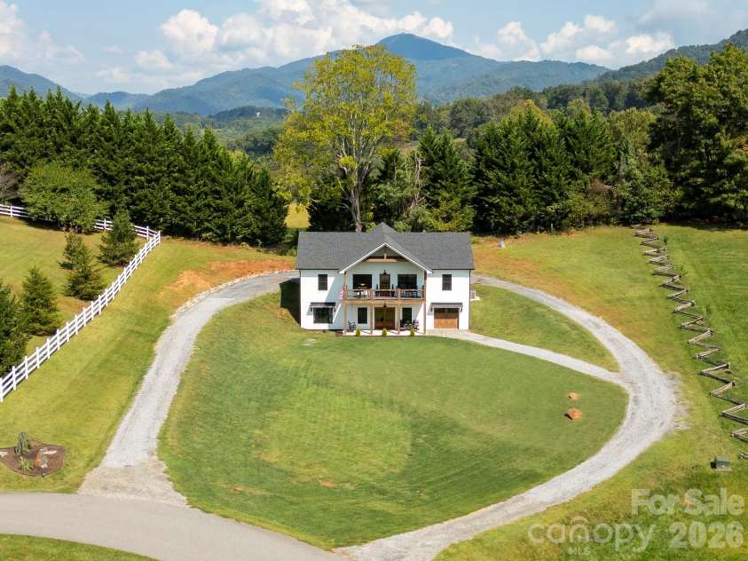100 Kinloch Lane, Clyde, NC 28721.  MLS# CAR4305971, YatesRealty ID 7015. 
