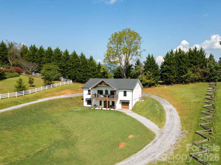 100 Kinloch Lane, Clyde, NC 28721.  MLS# CAR4305971, YatesRealty ID 7015. 