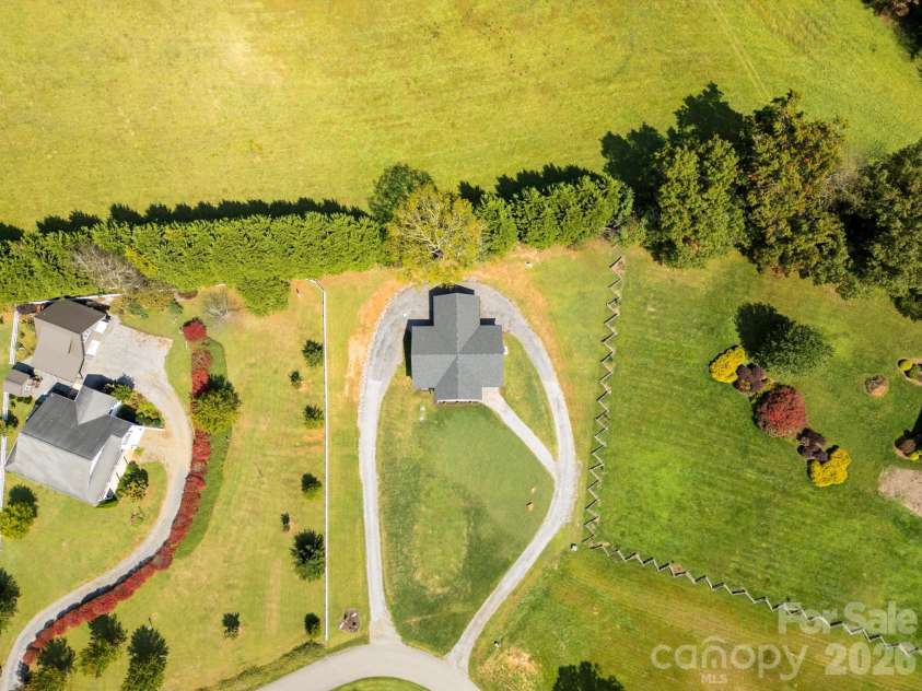 100 Kinloch Lane, Clyde, NC 28721.  MLS# CAR4305971, YatesRealty ID 7015. 