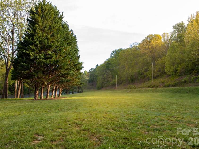 100 Kinloch Lane, Clyde, NC 28721.  MLS# CAR4305971, YatesRealty ID 7015. 