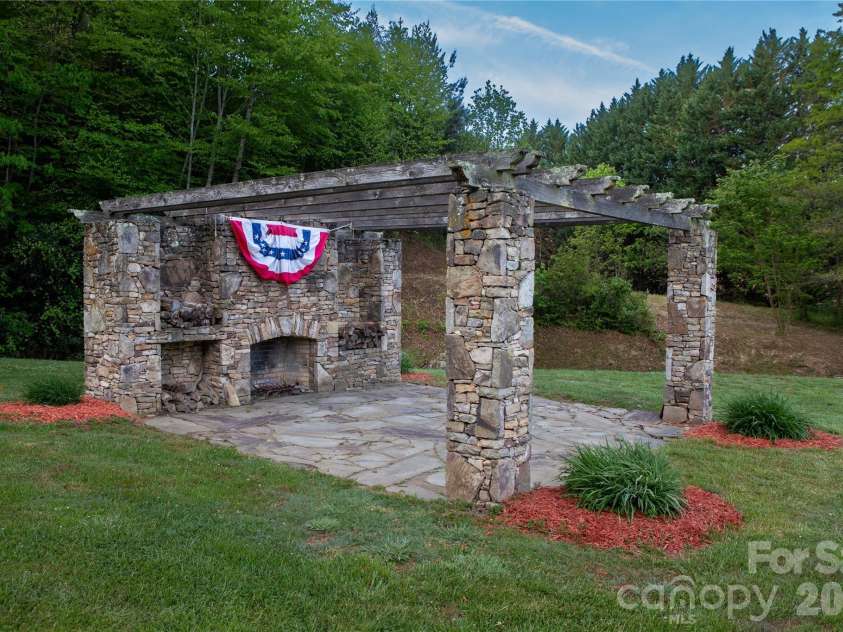 100 Kinloch Lane, Clyde, NC 28721.  MLS# CAR4305971, YatesRealty ID 7015. 