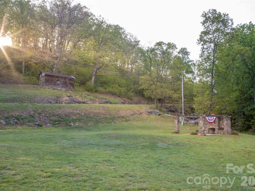 100 Kinloch Lane, Clyde, NC 28721.  MLS# CAR4305971, YatesRealty ID 7015. 