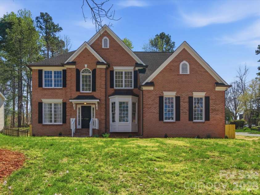 7702 Harrington Woods Road, Charlotte, NC 28269.  MLS# CAR4362387, YatesRealty ID 7016. 