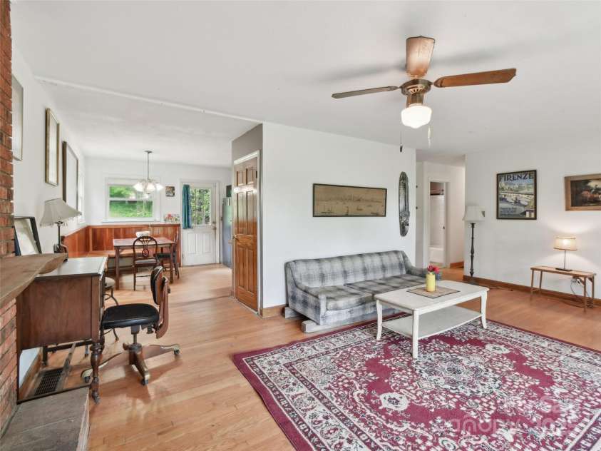 51 Sunset Drive, Asheville, NC 28806.  MLS# CAR4208733, YatesRealty ID 7018. 