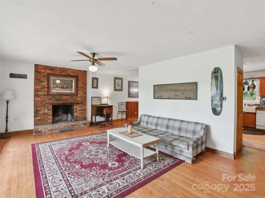 51 Sunset Drive, Asheville, NC 28806.  MLS# CAR4208733, YatesRealty ID 7018. 