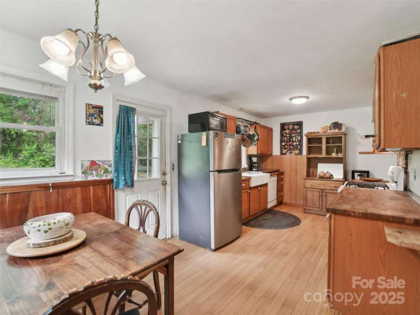 51 Sunset Drive, Asheville, NC 28806.  MLS# CAR4208733, YatesRealty ID 7018. 