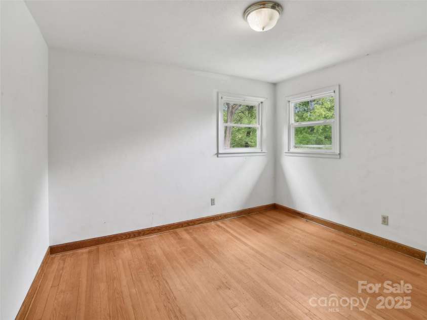 51 Sunset Drive, Asheville, NC 28806.  MLS# CAR4208733, YatesRealty ID 7018. 