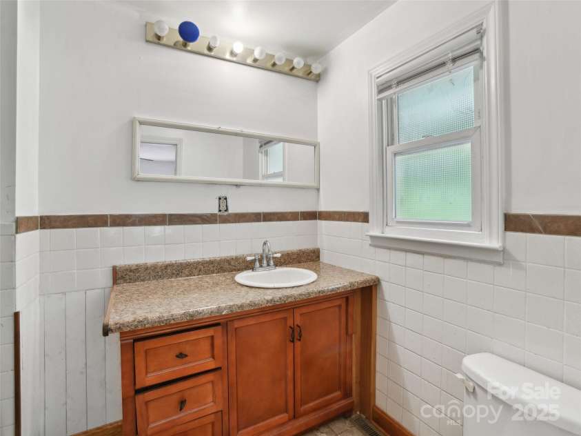 51 Sunset Drive, Asheville, NC 28806.  MLS# CAR4208733, YatesRealty ID 7018. 