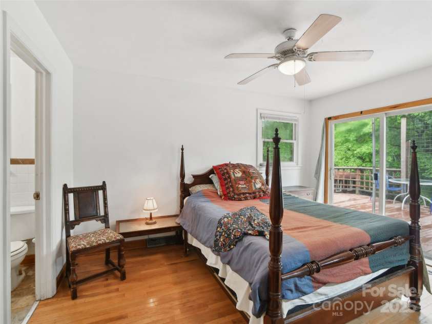 51 Sunset Drive, Asheville, NC 28806.  MLS# CAR4208733, YatesRealty ID 7018. 