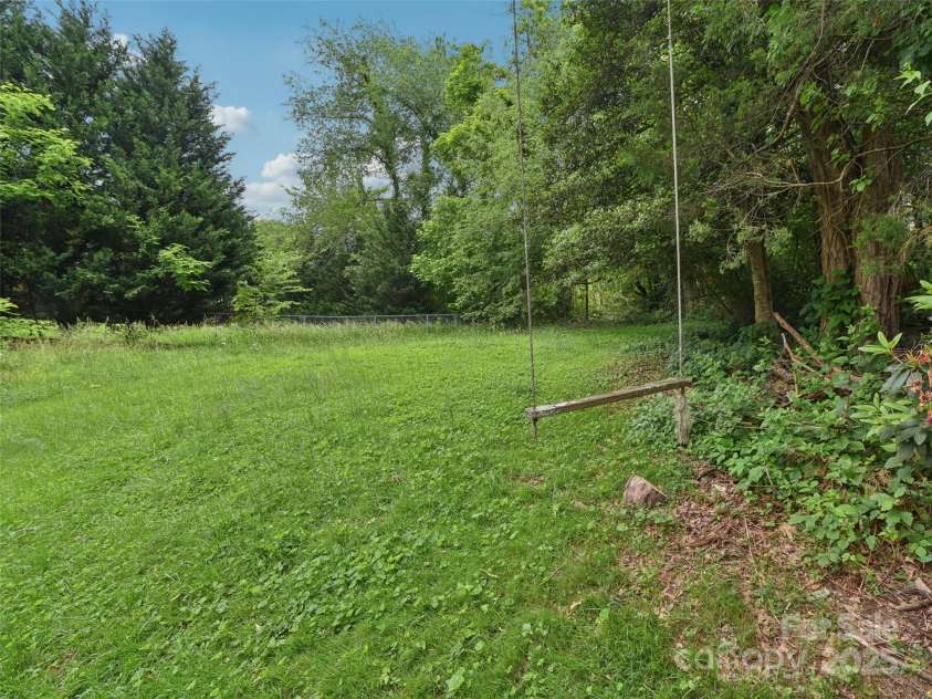 51 Sunset Drive, Asheville, NC 28806.  MLS# CAR4208733, YatesRealty ID 7018. 