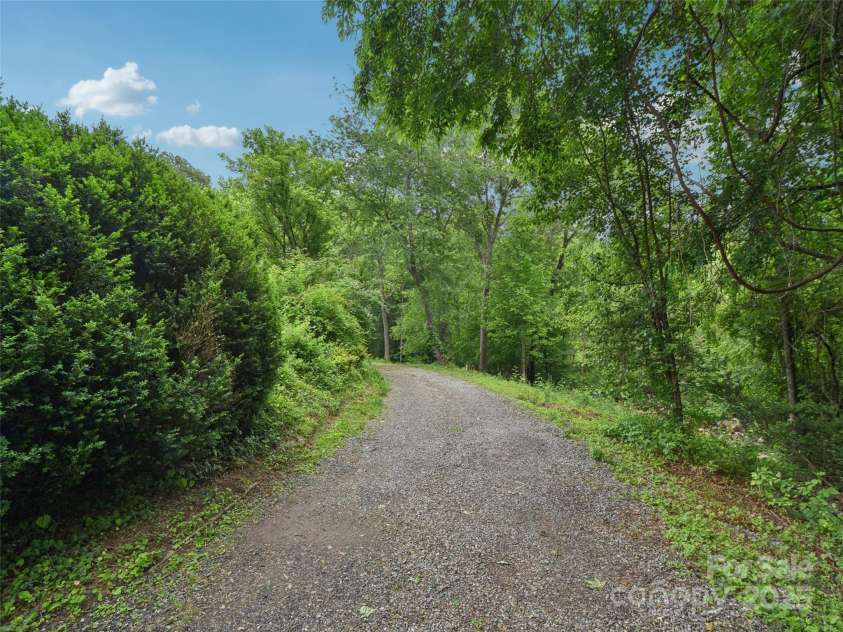 51 Sunset Drive, Asheville, NC 28806.  MLS# CAR4208733, YatesRealty ID 7018. 