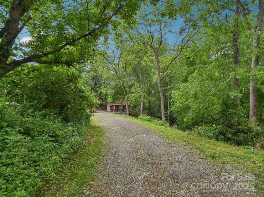 51 Sunset Drive, Asheville, NC 28806.  MLS# CAR4208733, YatesRealty ID 7018. 