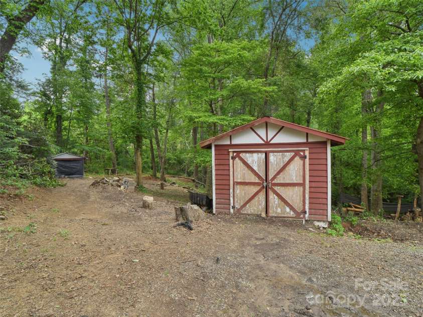 51 Sunset Drive, Asheville, NC 28806.  MLS# CAR4208733, YatesRealty ID 7018. 
