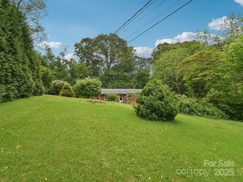 51 Sunset Drive, Asheville, NC 28806.  MLS# CAR4208733, YatesRealty ID 7018. 