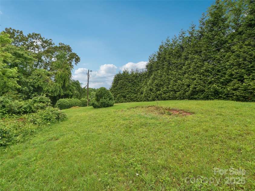 51 Sunset Drive, Asheville, NC 28806.  MLS# CAR4208733, YatesRealty ID 7018. 