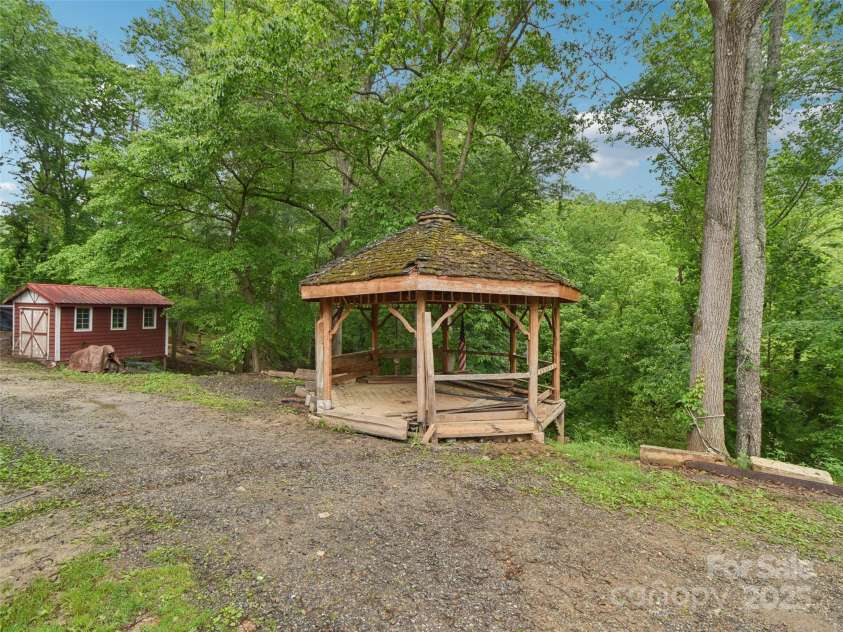 51 Sunset Drive, Asheville, NC 28806.  MLS# CAR4208733, YatesRealty ID 7018. 