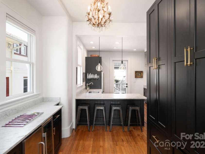 22 Broad Street, Asheville, NC 28801.  MLS# CAR4232987, YatesRealty ID 7019. Breakfast Bar Connects Kitchen with Staging Area