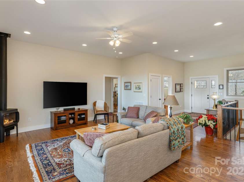 69 Pepperbush Road, Brevard, NC 28712.  MLS# CAR4329765, YatesRealty ID 7019. 