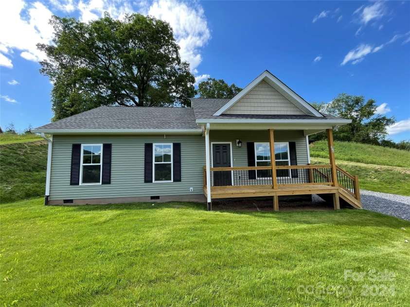 373 Barefoot Ridge, Clyde, NC 28721.  MLS# CAR4119628, YatesRealty ID 702. Front Elevation