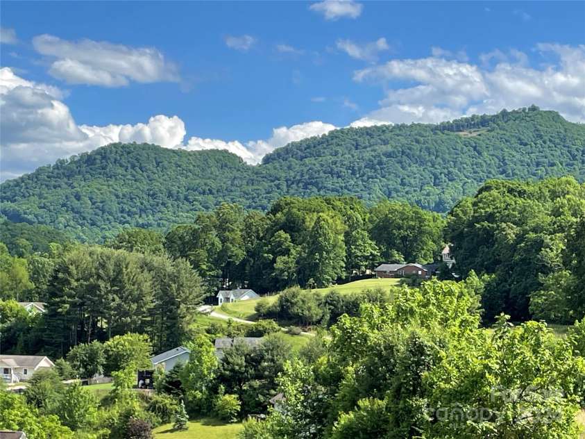 373 Barefoot Ridge, Clyde, NC 28721.  MLS# CAR4119628, YatesRealty ID 702. Mtn View