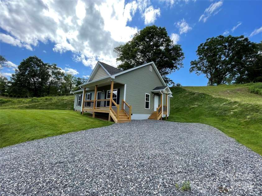 373 Barefoot Ridge, Clyde, NC 28721.  MLS# CAR4119628, YatesRealty ID 702. Parking Area
