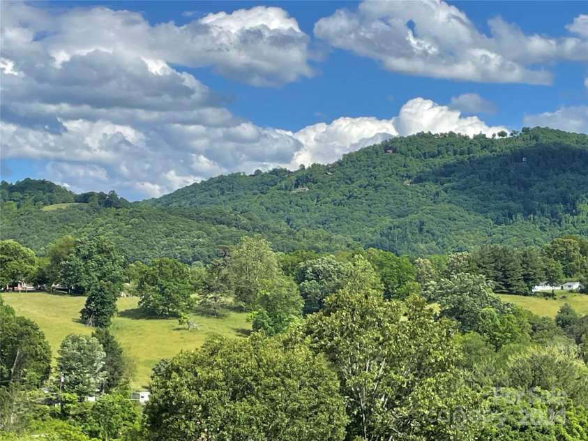 373 Barefoot Ridge, Clyde, NC 28721.  MLS# CAR4119628, YatesRealty ID 702. Southern View