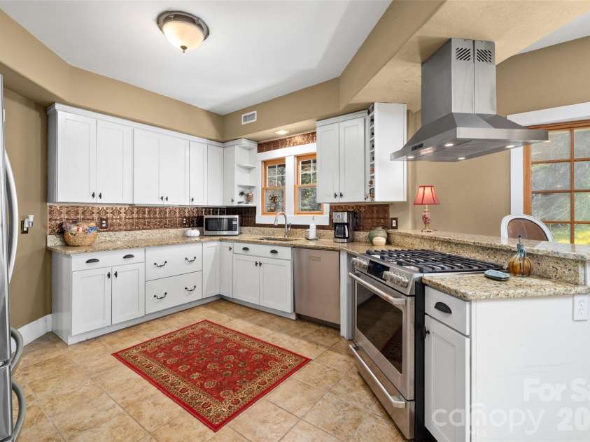 571 Terrys Gap Road, Fletcher, NC 28732.  MLS# CAR4330724, YatesRealty ID 702. Breakfast bar
