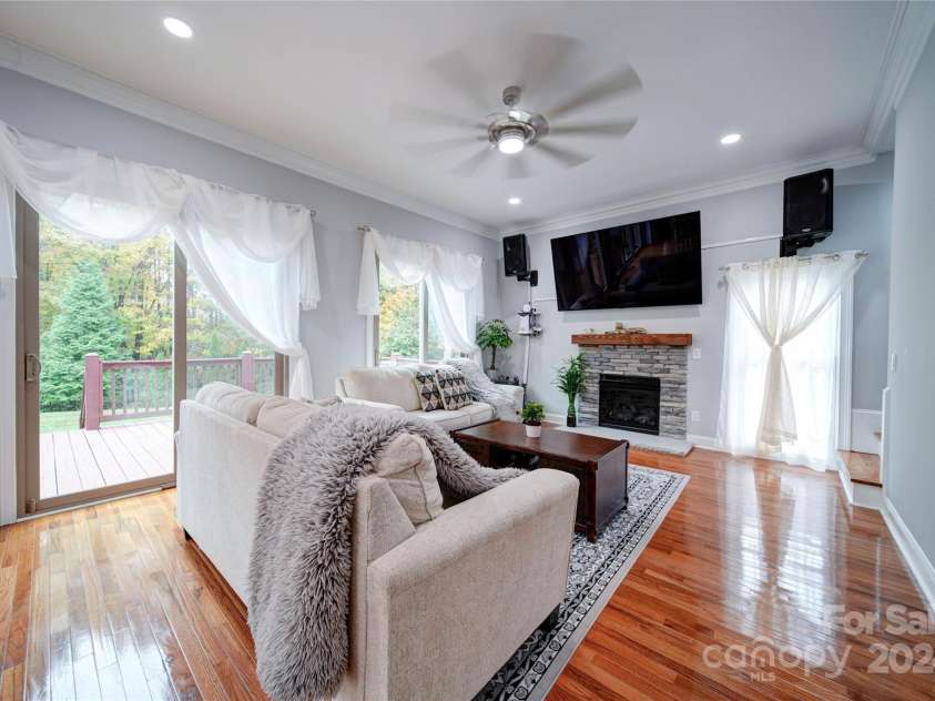 119 Plantation Drive, Mooresville, NC 28117.  MLS# CAR4198986, YatesRealty ID 7020. Formal Family Room. Tucked away Stairs to Upper Floor