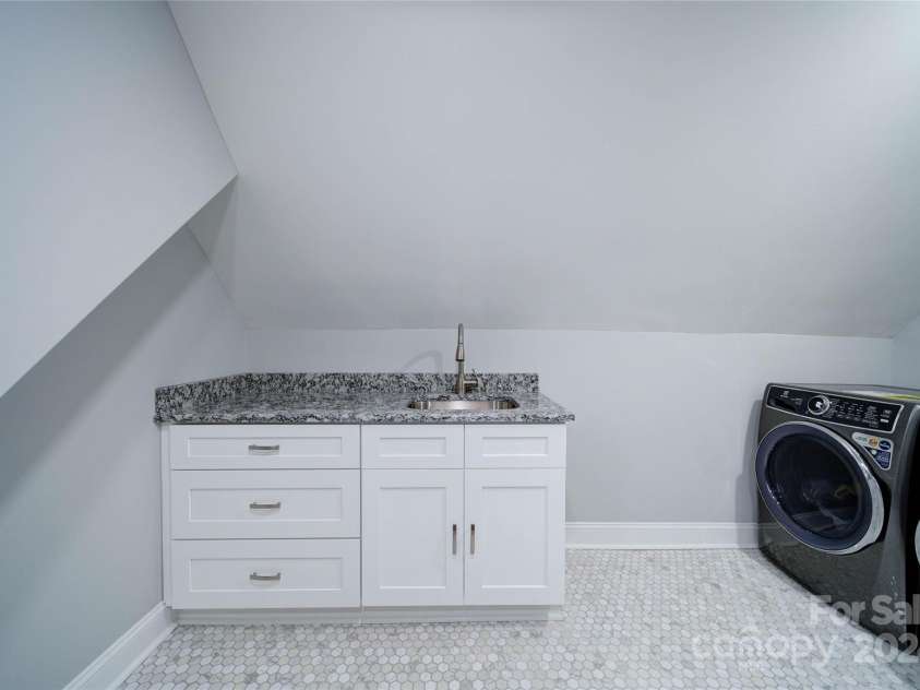119 Plantation Drive, Mooresville, NC 28117.  MLS# CAR4198986, YatesRealty ID 7020. Laundry Room with Sink, Folding Area and Drying Area