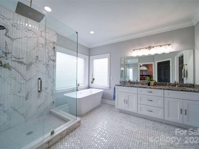 119 Plantation Drive, Mooresville, NC 28117.  MLS# CAR4198986, YatesRealty ID 7020. Owner's Bath with Custom Walk-in Closet