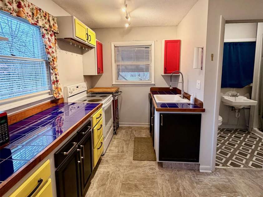 9 Riddle Road, Swannanoa, NC 28778.  MLS# CAR4329684, YatesRealty ID 7020. 