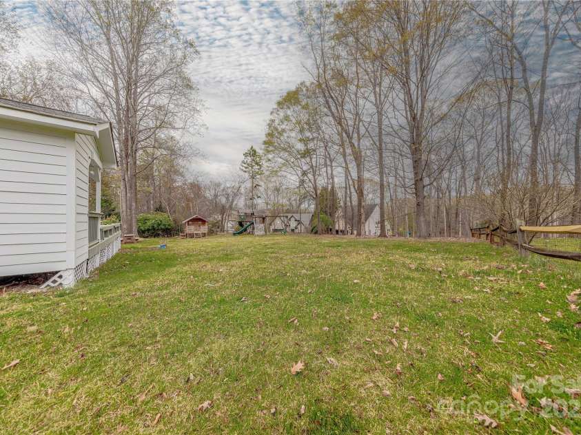 10101 Woodview Circle, Charlotte, NC 28277.  MLS# CAR4233546, YatesRealty ID 7021. Backyard