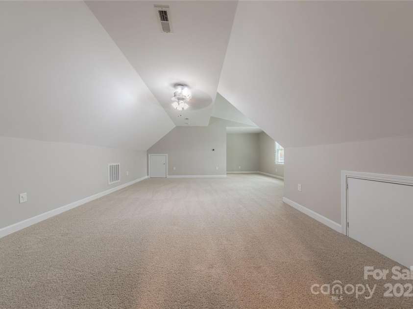 10101 Woodview Circle, Charlotte, NC 28277.  MLS# CAR4233546, YatesRealty ID 7021. Bonus Room