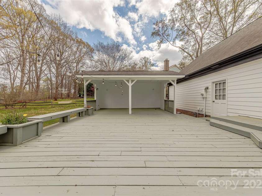 10101 Woodview Circle, Charlotte, NC 28277.  MLS# CAR4233546, YatesRealty ID 7021. Covered Pavilion