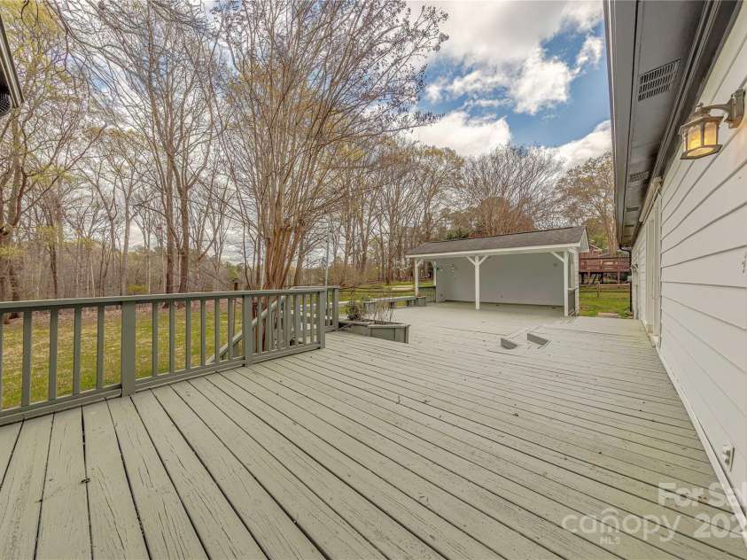 10101 Woodview Circle, Charlotte, NC 28277.  MLS# CAR4233546, YatesRealty ID 7021. Entertaining Deck